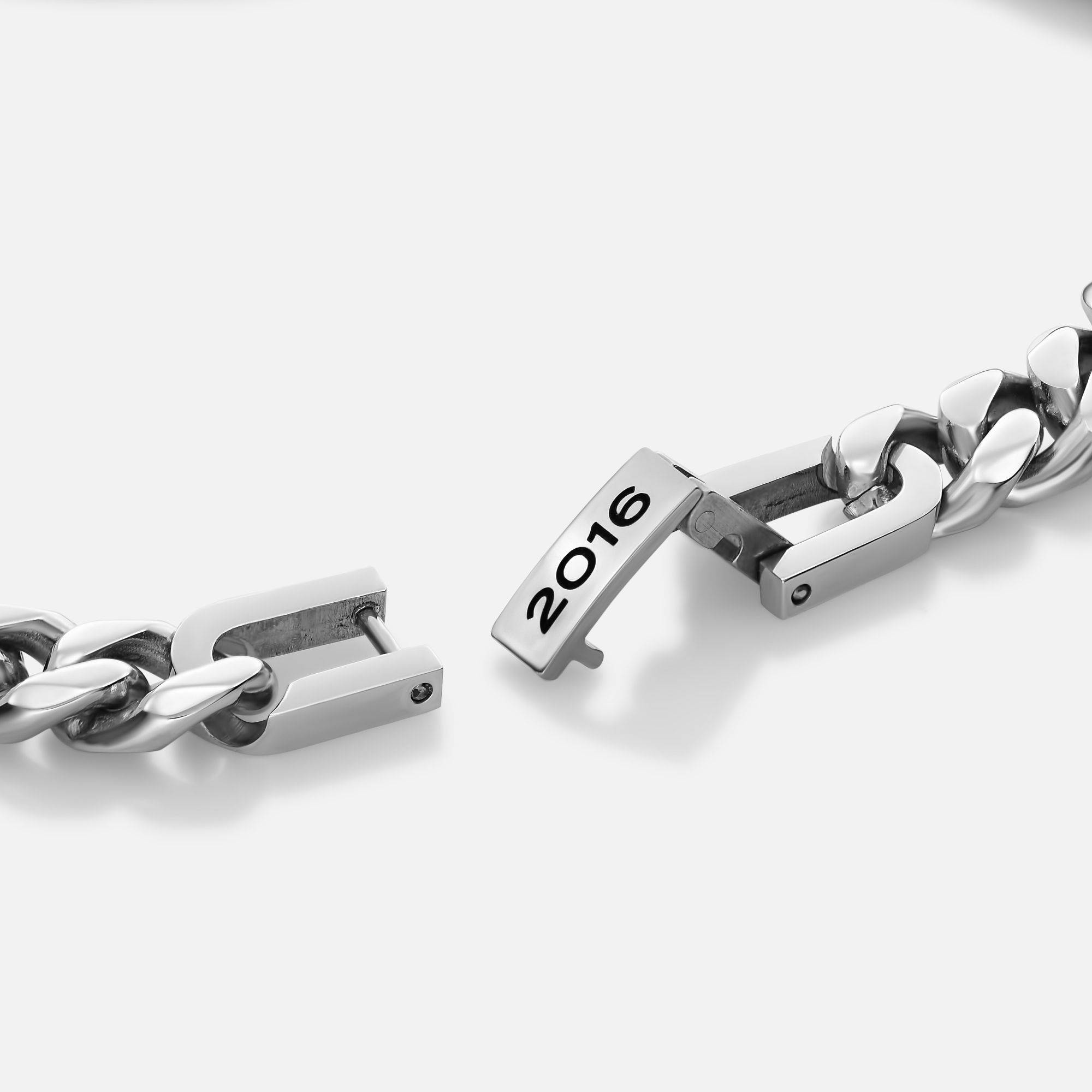 8MM CUBAN CHAIN BRACELET WITH ENGRAVABLE CLASP-1 8MM CUBAN CHAIN BRACELET WITH ENGRAVABLE CLASP-1 product photo