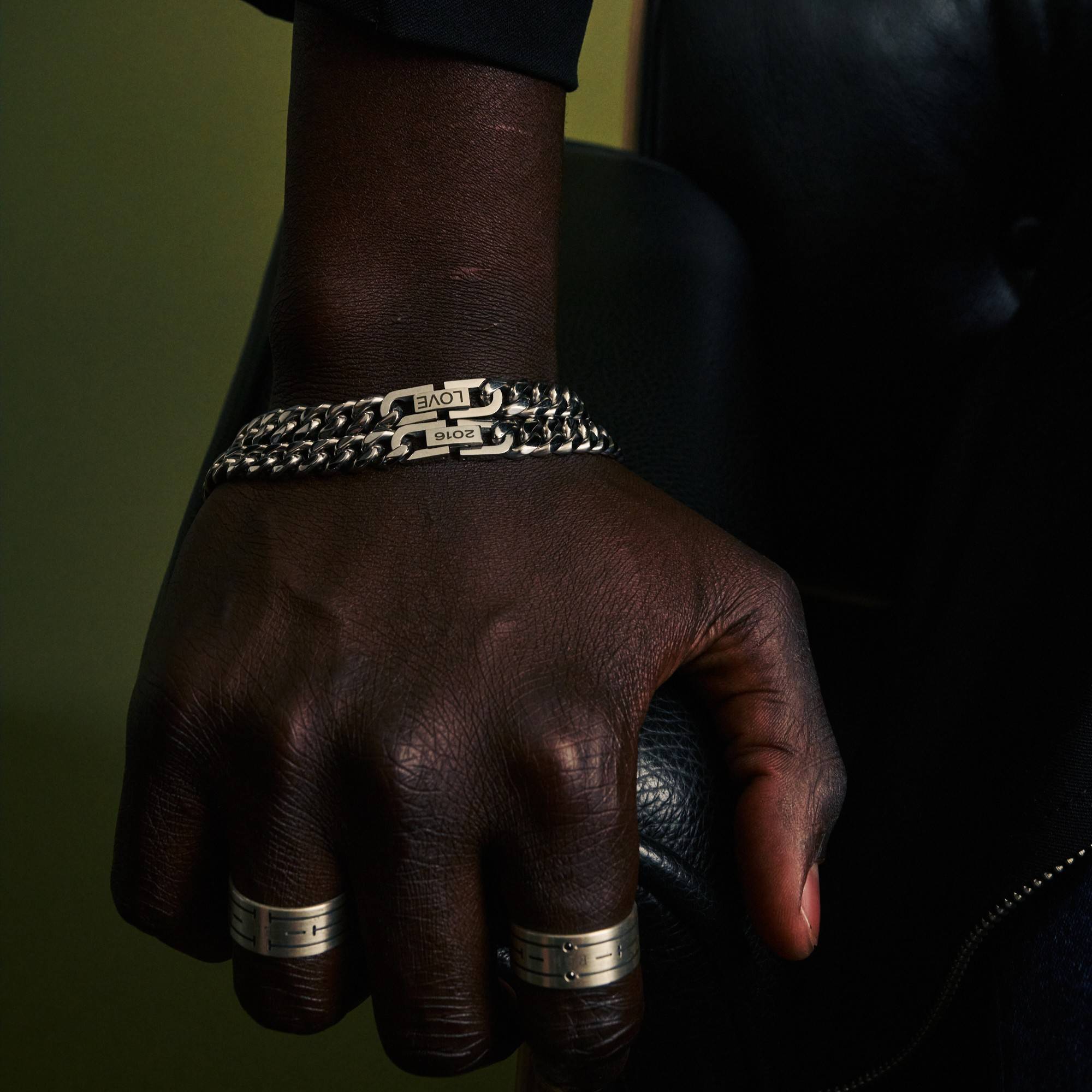 8MM CUBAN CHAIN BRACELET WITH ENGRAVABLE CLASP-5 8MM CUBAN CHAIN BRACELET WITH ENGRAVABLE CLASP-5 product photo